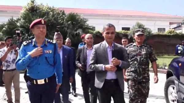 राजनीतिक दबाब र प्रभावमा रोकिएका फाइल अब खोलिन्छः गृहमन्त्री अर्याल